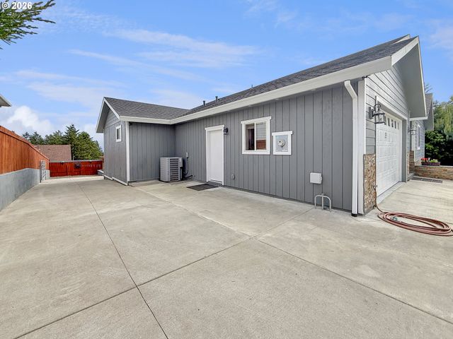 7175 VISTA RIDGE Dr, Brookings, OR 97415