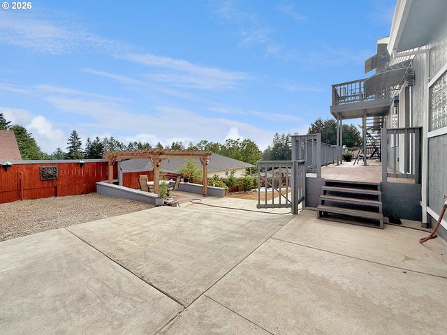 7175 VISTA RIDGE Dr, Brookings, OR 97415