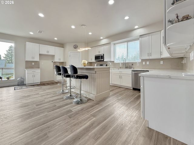 7175 VISTA RIDGE Dr, Brookings, OR 97415