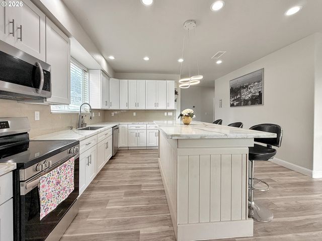 7175 VISTA RIDGE Dr, Brookings, OR 97415