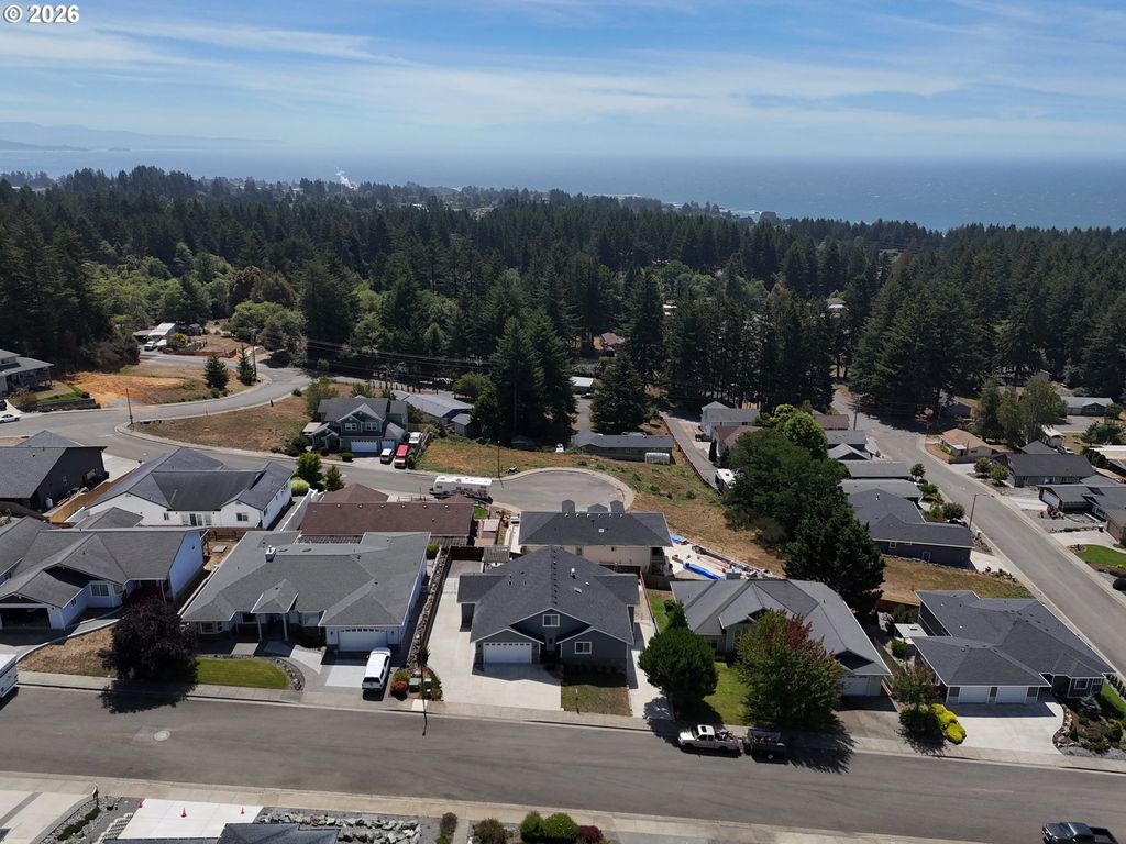 7175 VISTA RIDGE Dr, Brookings, OR 97415