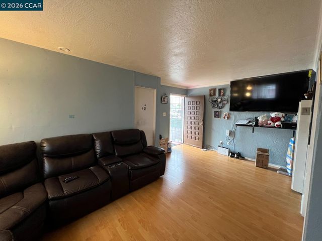 6241 Bromley Ave, Oakland, CA 94621