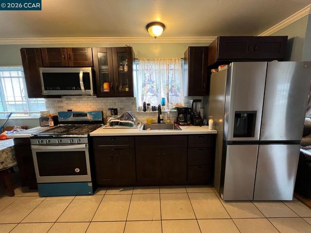 6241 Bromley Ave, Oakland, CA 94621