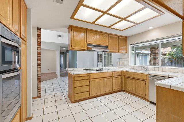 2304 Van Der Goes Way, Modesto, CA 95356