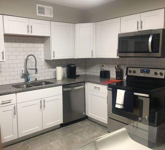 600 N East Street, Arlington, TX 76011