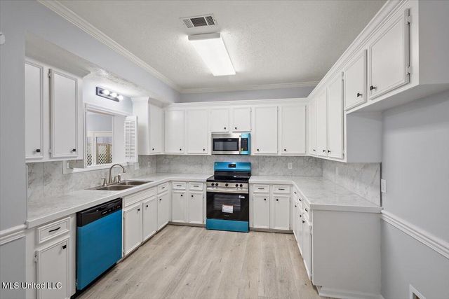 1042 Bayridge Drive, Jackson, MS 39211