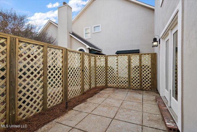 1042 Bayridge Drive, Jackson, MS 39211