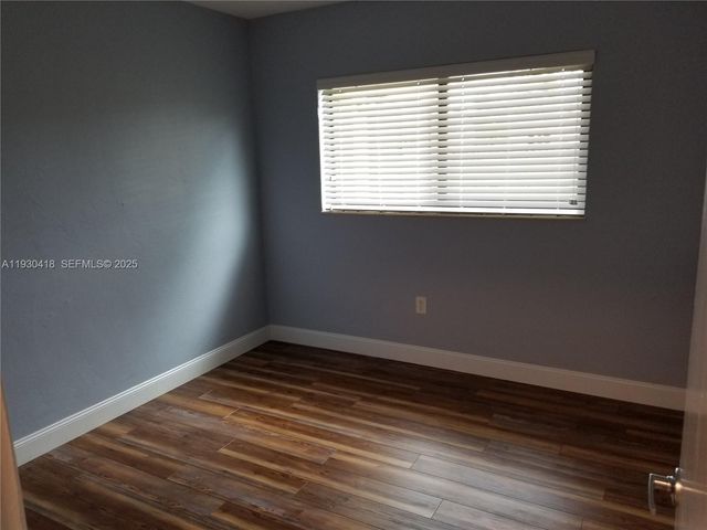 949 NW 10th St, Homestead, FL 33030