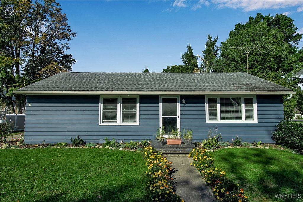 37 School Street, Yorkshire, NY 14042