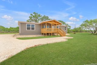 5759 County Road 422, Pleasanton, TX 78064