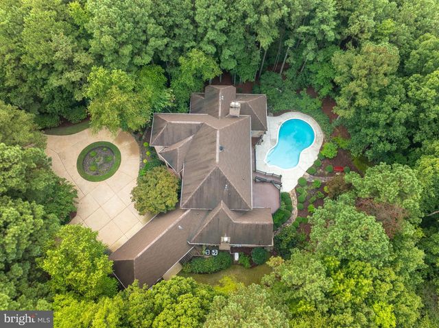 2412 PATES CRK, Williamsburg, VA 23185