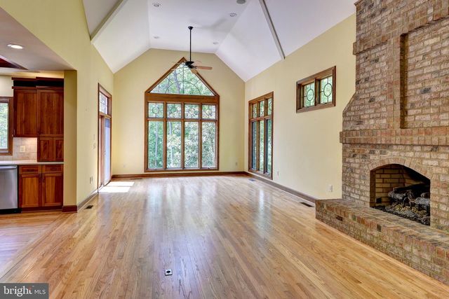 2412 PATES CRK, Williamsburg, VA 23185