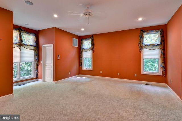 2412 PATES CRK, Williamsburg, VA 23185