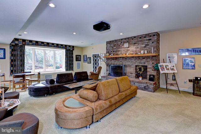 2412 PATES CRK, Williamsburg, VA 23185