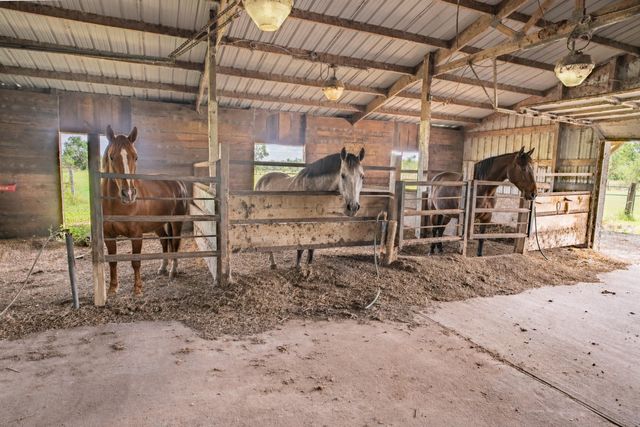 1108 County Road 55, Rosharon, TX 77583