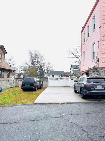 208 Tompkins Avenue, Yonkers, NY 10703