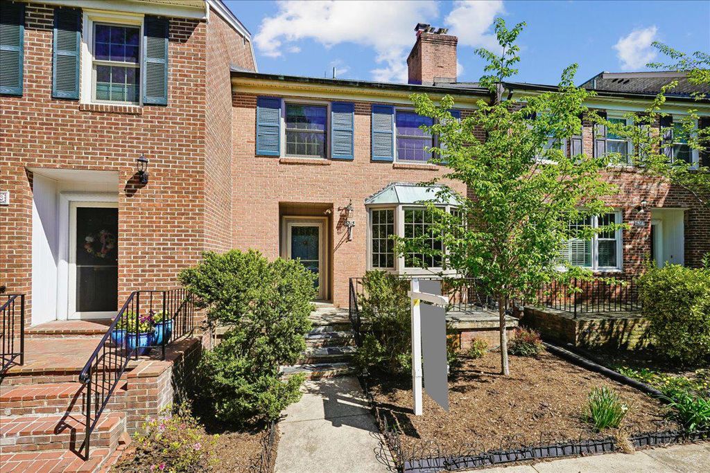Image 1 of property listing at 6315 OLDE TOWNE CT, Alexandria, VA 22307