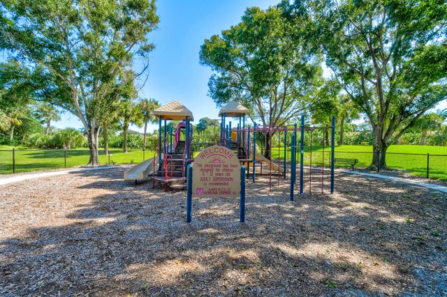 137 Harbourside Circle, Jupiter, FL 33477