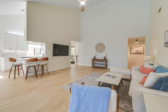 137 Harbourside Circle, Jupiter, FL 33477