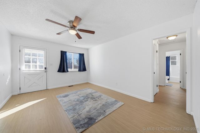 1010 N 3rd Street, Jenks, OK 74037