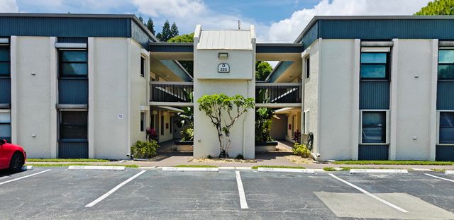 225 SE 10th Street D3, Deerfield Beach, FL 33441
