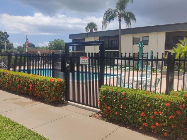 225 SE 10th Street D3, Deerfield Beach, FL 33441