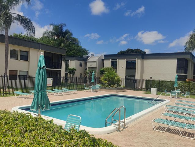 225 SE 10th Street D3, Deerfield Beach, FL 33441