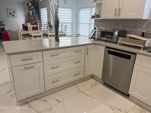 129 Manhattan Avenue, Bayville, NJ 08721