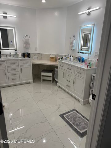 129 Manhattan Avenue, Bayville, NJ 08721