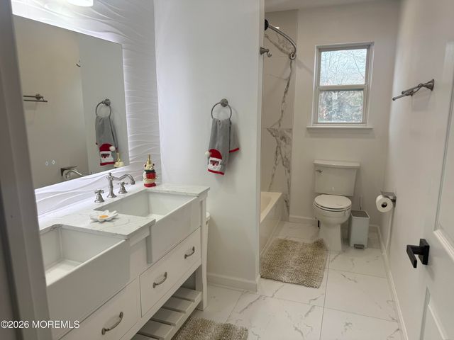 129 Manhattan Avenue, Bayville, NJ 08721