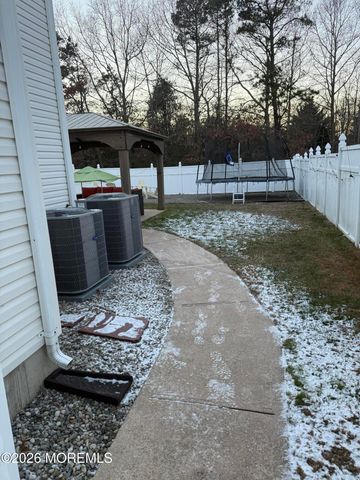 129 Manhattan Avenue, Bayville, NJ 08721