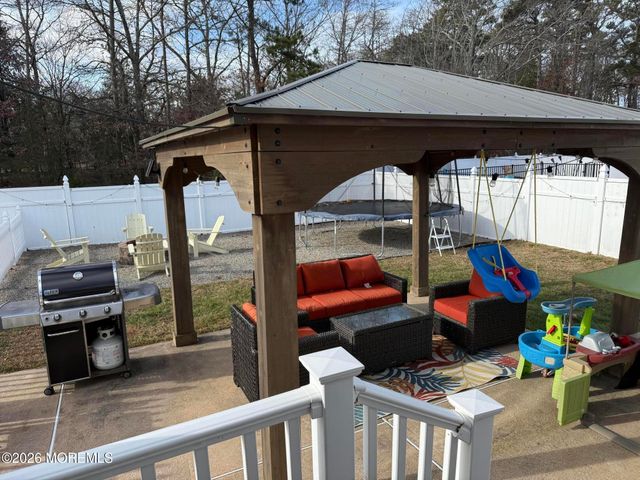 129 Manhattan Avenue, Bayville, NJ 08721