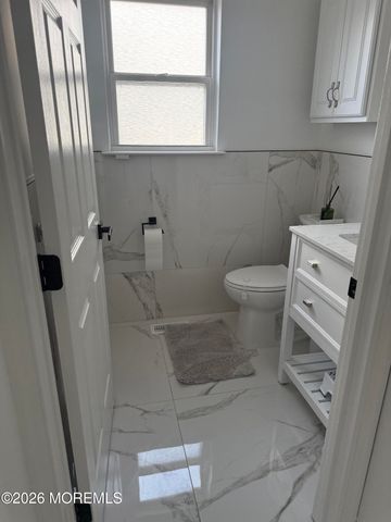 129 Manhattan Avenue, Bayville, NJ 08721