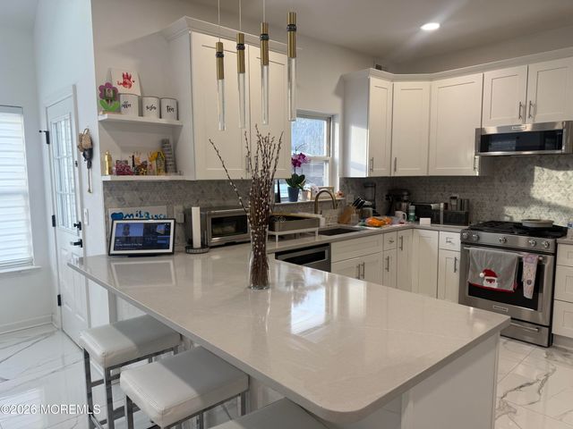 129 Manhattan Avenue, Bayville, NJ 08721