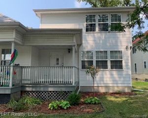 33 E Bernhard Unit #2, Hazel Park, MI 48030