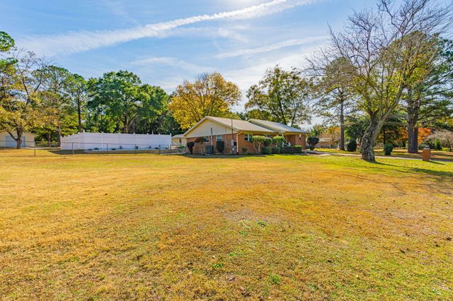 3606 Airport Road, Crestview, FL 32539