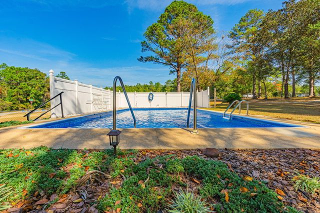 3606 Airport Road, Crestview, FL 32539