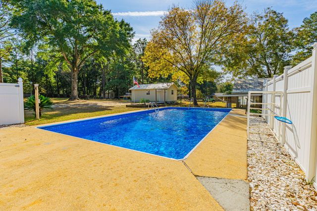 3606 Airport Road, Crestview, FL 32539