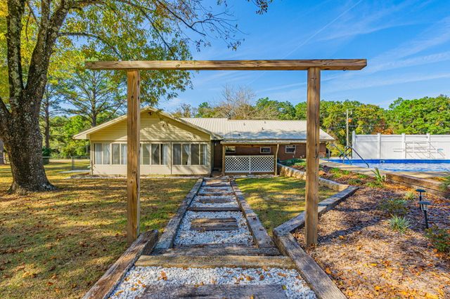 3606 Airport Road, Crestview, FL 32539