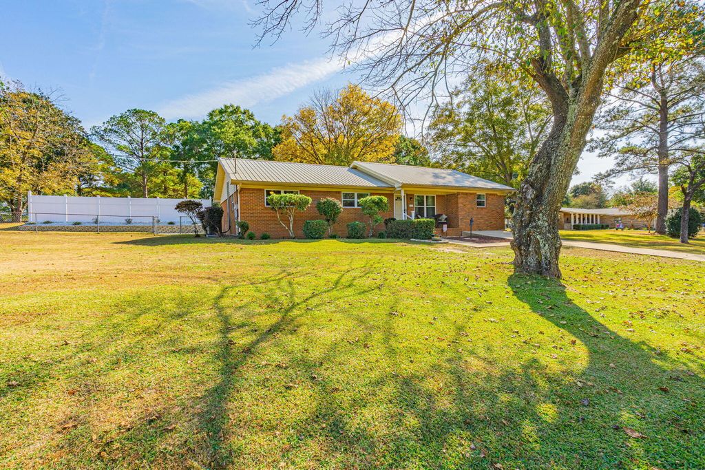 3606 Airport Road, Crestview, FL 32539