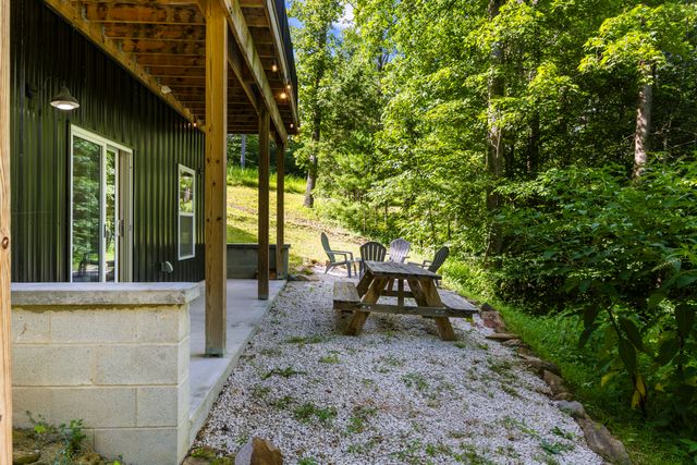 881 Booth Ridge Road, Rogers, KY 41365