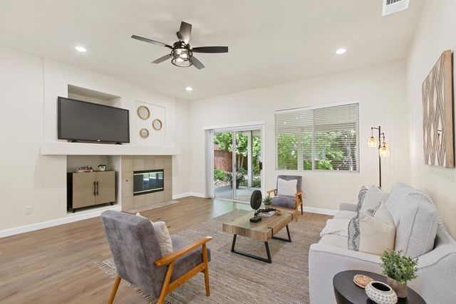 5433 Pearlstone Dr, Antelope, CA 95843