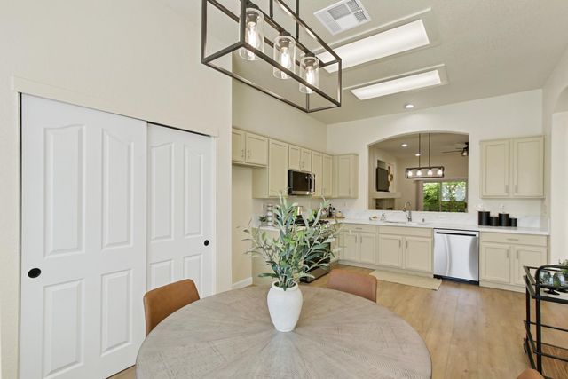 5433 Pearlstone Dr, Antelope, CA 95843