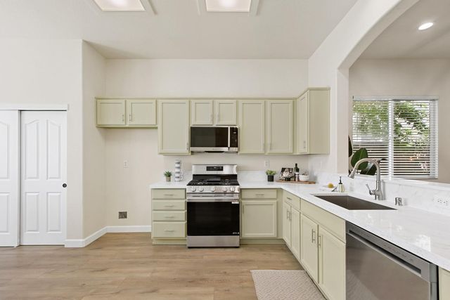 5433 Pearlstone Dr, Antelope, CA 95843