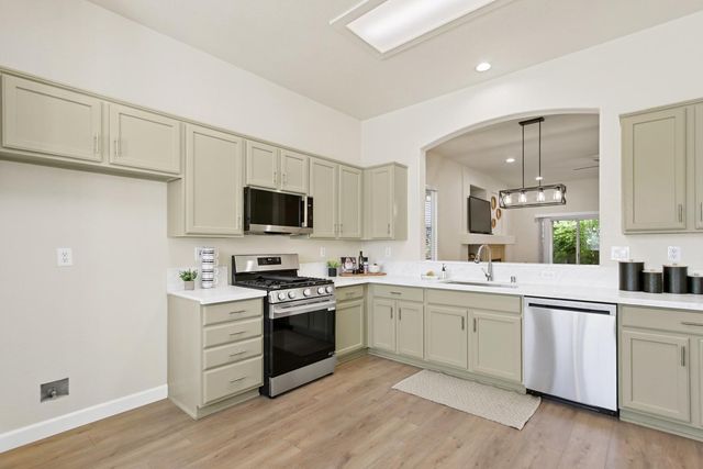 5433 Pearlstone Dr, Antelope, CA 95843