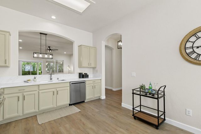 5433 Pearlstone Dr, Antelope, CA 95843