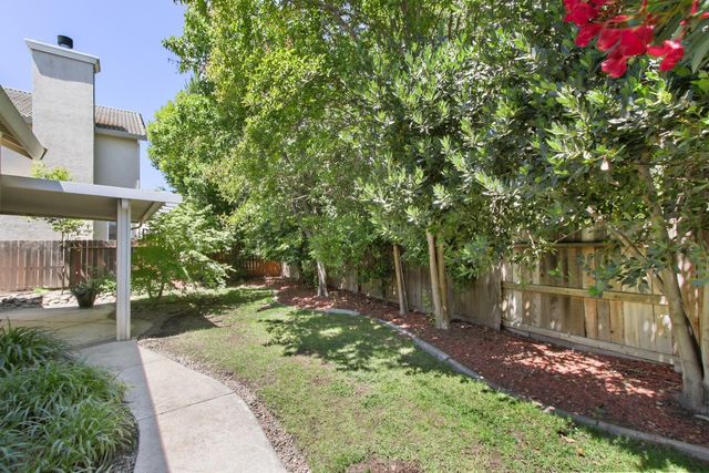 5433 Pearlstone Dr, Antelope, CA 95843