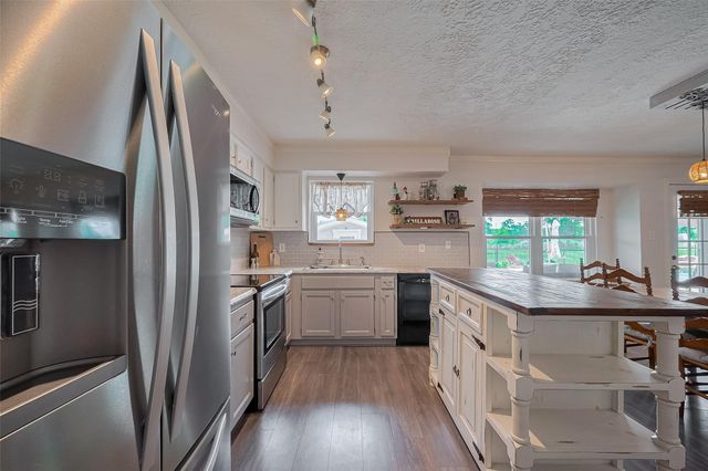 9526 Sandy Lane, Manvel, TX 77578