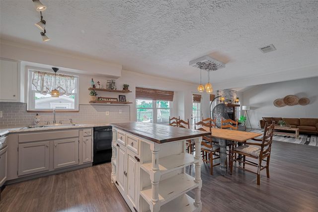 9526 Sandy Lane, Manvel, TX 77578