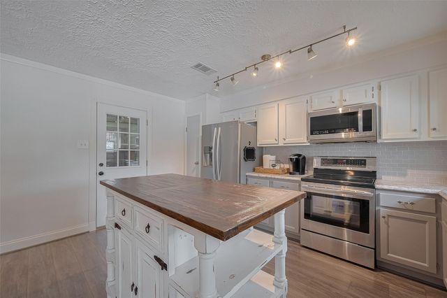 9526 Sandy Lane, Manvel, TX 77578